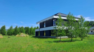 Podmiejska willa 230m2 z dużym garażem i tarasami