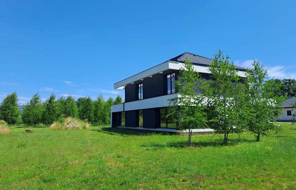 Podmiejska willa 230m2 z dużym garażem i tarasami