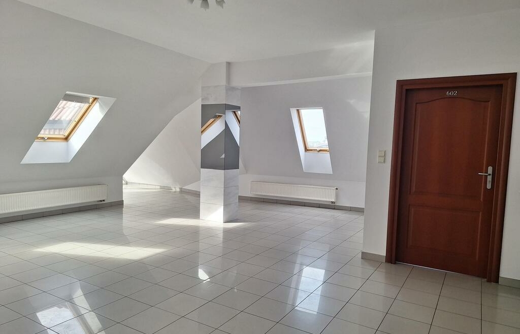 Nowoczesny lokal biurowy z balkonem | Legnicka 52