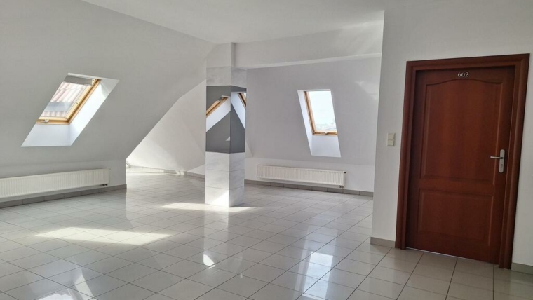 Nowoczesny lokal biurowy z balkonem | Legnicka 52