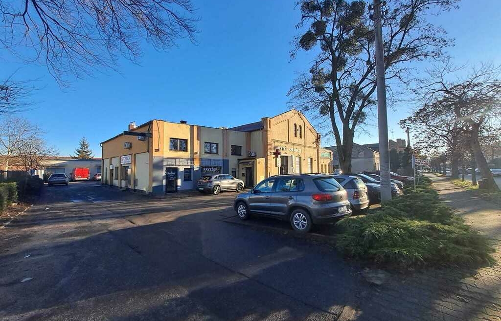 Budynek handlowo- usługowy z najemcami