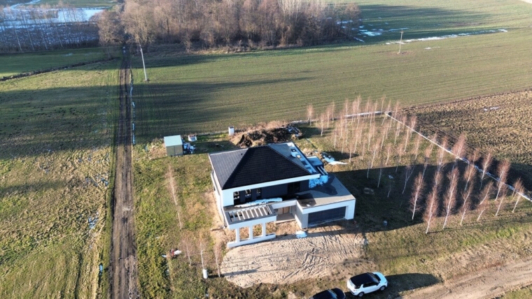 Podmiejska willa 230m2 z dużym garażem i tarasami