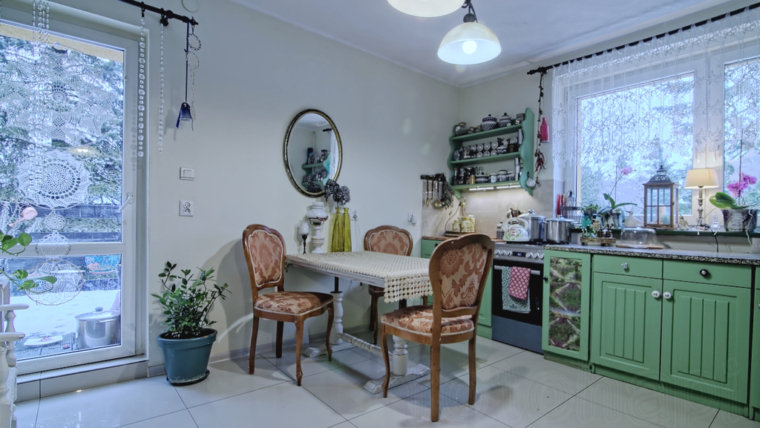 Przy lesie/dwa niezależne lokale/narożna działka