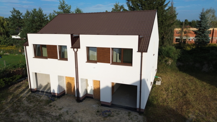 Bliźniak w stanie deweloperskim | pompa ciepła