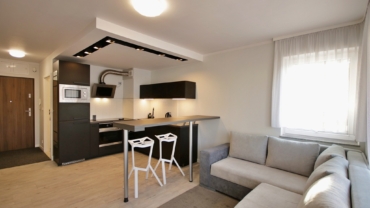 Wyposażona kawalerka z balkonem | Jagodno