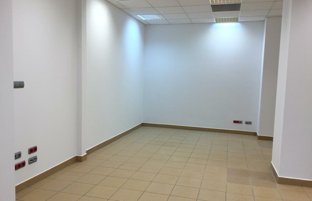 Duży lokal usługowy z witryną | 95 m² | 2 wejścia