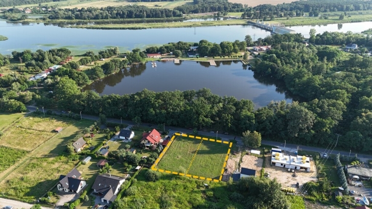 Działka nad jeziorem * 2200 m2 * budowlana