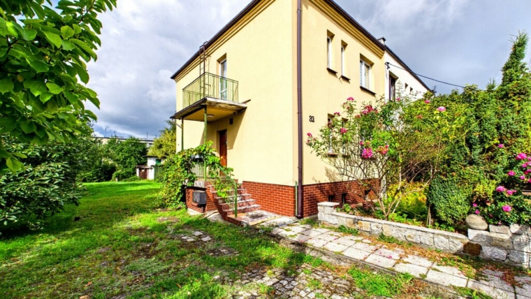 Dom piętrowy Karłowice, działka 616 m²