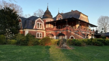 Kompleks pałacowy | pałac | willa | basen | park